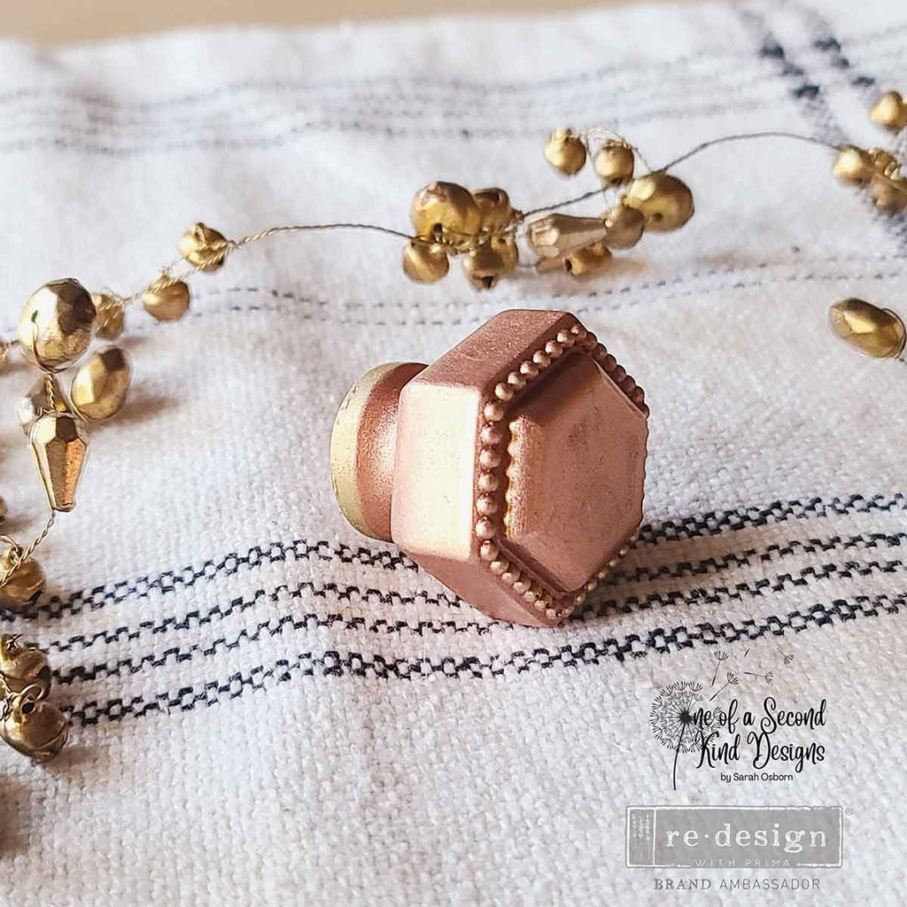 CeCe Knob Mould - Imperial Pearl, 1 knob, set includes hardware for DIY décor and creative projects.